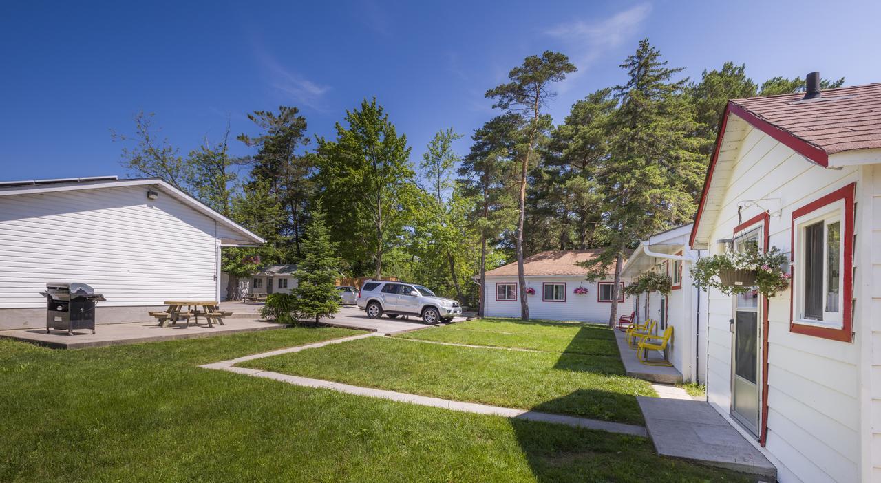 Hollywood Cottages Wasaga Beach Eksteriør billede